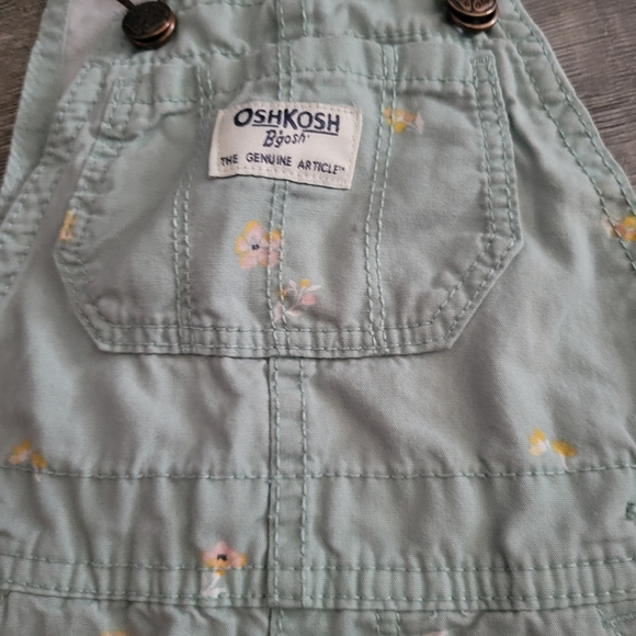 OshKosh B’Gosh Girls Mint Embroidered Floral Overall Shortalls 24 Months - Picture 2 of 5